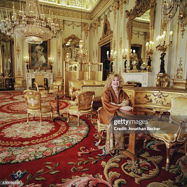 Writer Aileen Mehle is photographed for Vanity Fair Magazine on June 21, 2003 at Buckingham Palace in London, England. 2001.045-003_Buckingham Palace...