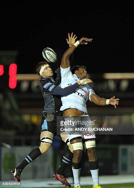 Racing 92's Fijian number 8 Leone Nakarawa jumps for a high ball against Glasgow Warriors' Scottish flanker Rob Harley during the European Champions...