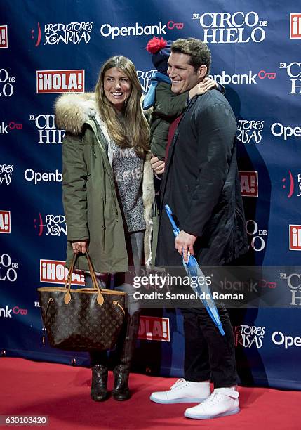 Manu Tenorio and his family attends to the photographers in 'El Circo De Hielo' Madrid Premiere on December 16, 2016 in Madrid, Spain.