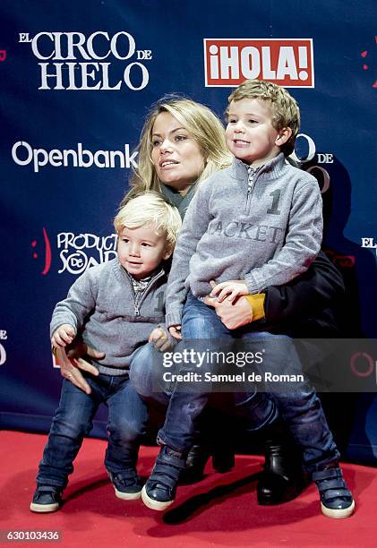 Carla Goyanes attends to the photographers in 'El Circo De Hielo' Madrid Premiere on December 16, 2016 in Madrid, Spain.