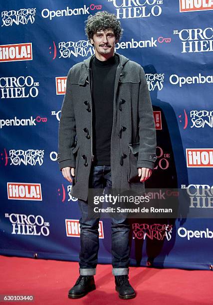 Antonio Pagudo attends to the photographers in 'El Circo De Hielo' Madrid Premiere on December 16, 2016 in Madrid, Spain.