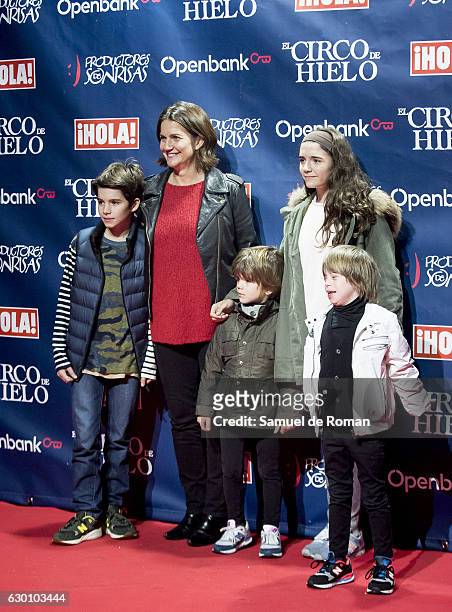 Samantha Vallejo Najera and her famlily attends to the photographers in 'El Circo De Hielo' Madrid Premiere on December 16, 2016 in Madrid, Spain.