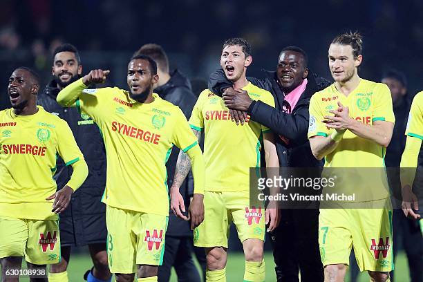 Players of Nantes celebrate with their fans at the end of the match the French Ligue 1 match between Angers and Nantes on December 16, 2016 in...