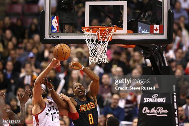 Toronto Raptors center Jonas Valanciunas defends against Atlanta Hawks center Dwight Howard as the Toronto Raptors lose to the Atlanta Hawks 125-121...