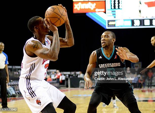 Aaron Thomas of the Windy City Bulls shoots a jumper over Rasheed Sulaimon of the Greensboro SwarmA on December 16, 2016 at the Sears Centre Arena in...