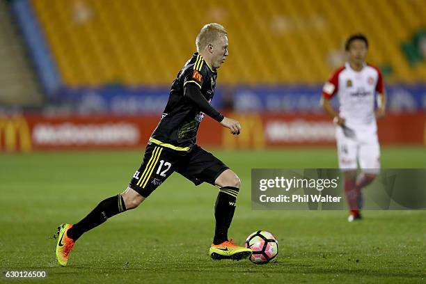 Adam Parkhouse of Wellington in action during the round 11 A-League match between the Wellington Phoenix and Western Sydney Wanderers at Mt Smart...