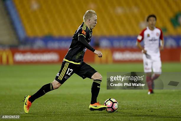 Adam Parkhouse of Wellington in action during the round 11 A-League match between the Wellington Phoenix and Western Sydney Wanderers at Mt Smart...