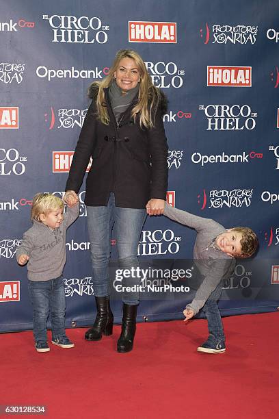 Carla Goyanes attends to the photographers in 'El Circo De Hielo' Madrid Premiere on December 16, 2016 in Madrid, Spain.