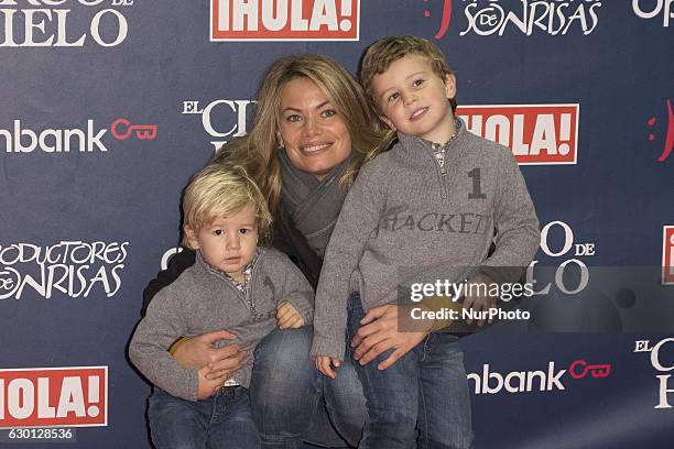 Carla Goyanes attends to the photographers in 'El Circo De Hielo' Madrid Premiere on December 16, 2016 in Madrid, Spain.