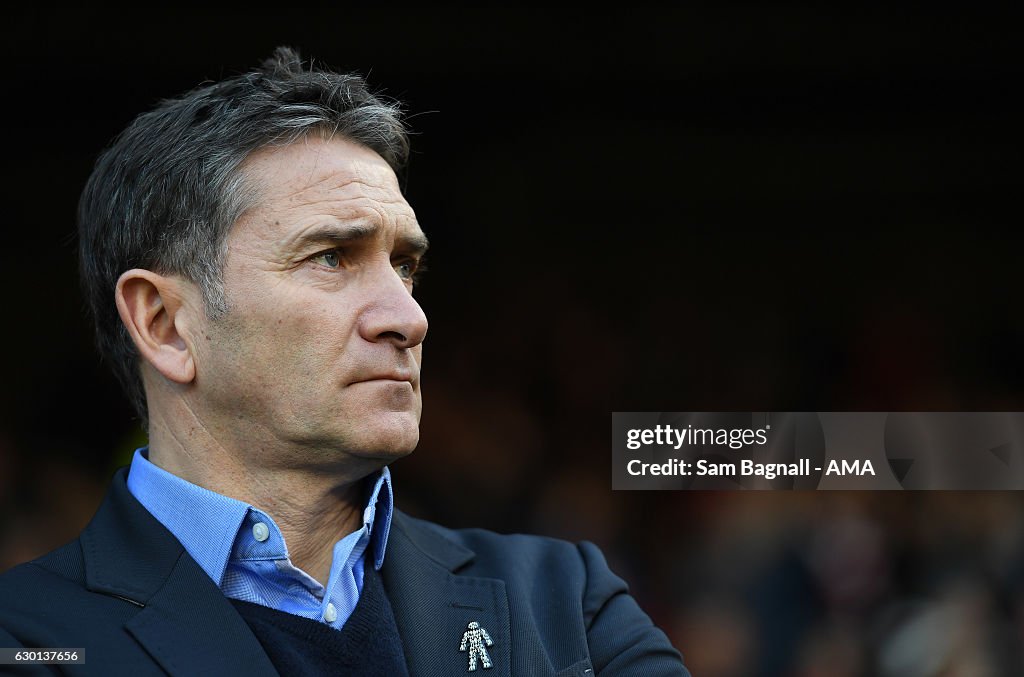 Nottingham Forest v Wolverhampton Wanderers - Sky Bet Championship