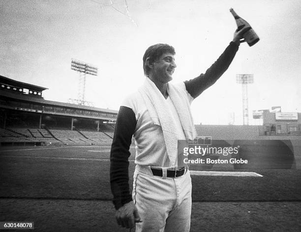 Boston Red Sox player Carl Yastrzemski salutes Fenway Park after his final game on Oct. 1, 1983.