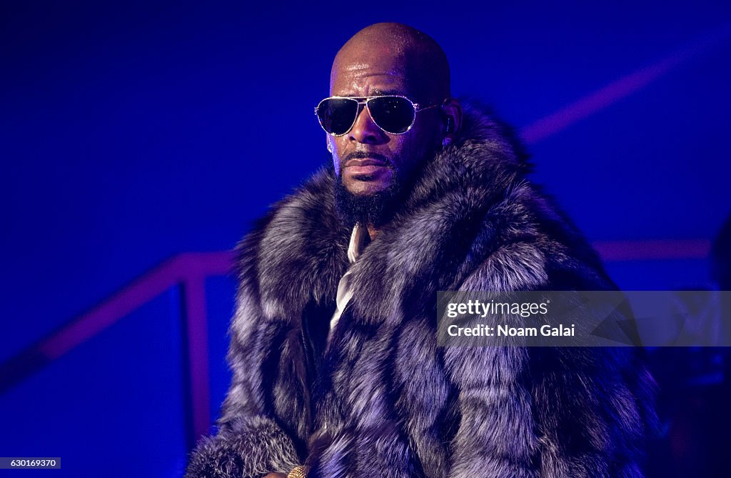 R. Kelly 12 Nights Of Christmas - Brooklyn, New York
