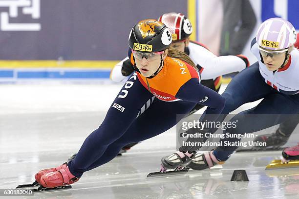 Suzanne Schulting of Netherlands compete in the Ladies 1000m semifinals during the ISU World Cup Short Track 2016 on December 18, 2016 in Gangneung,...