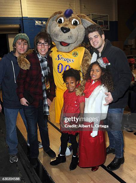 Actors Carsen Warner, Zachary Haven, Brandon Tyler Russell, Destiny Toliver and Kaya Rose Davis pose with Sparky from LA Sparks at the 35th Annual...