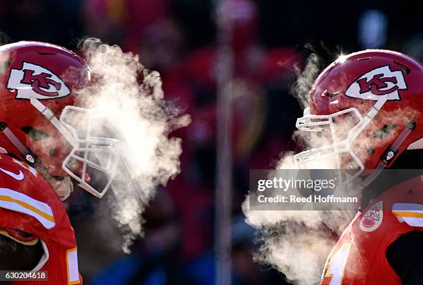 Kansas City Chiefs players' breath masks their faces during the game against the Tennessee Titans at Arrowhead Stadium on December 18, 2016 in Kansas...