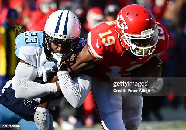 Wide receiver Jeremy Maclin of the Kansas City Chiefs makes a catch as cornerback Brice McCain of the Tennessee Titans defends during the game at...