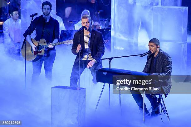 Tay Schmedtmann and Andreas Bourani perform during the ''The Voice Of Germany' Finals' on December 18, 2016 in Berlin, Germany.