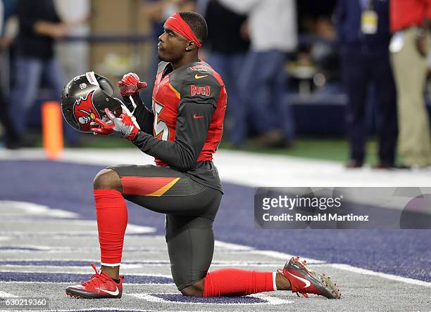Josh Huff of the Tampa Bay Buccaneers warms up on the field prior to the game against the Dallas Cowboys at AT&T Stadium on December 18, 2016 in...