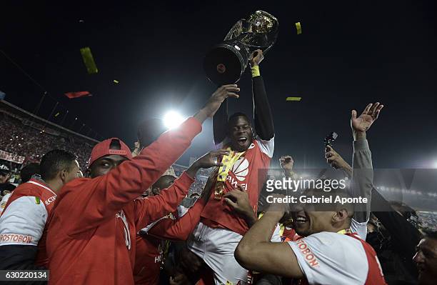 Carlos Arboleda of Santa Fe lifts the trophy to celebrate after winning a second leg final match between Santa Fe and Deportes Tolima as part of Liga...