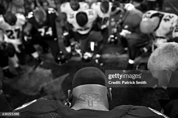 Wide receiver Steve Smith of the Baltimore Ravens prays with teammates and players from the Philadelphia Eagles after the Baltimore Ravens defeated...