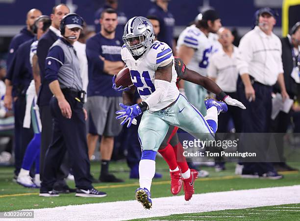 Ezekiel Elliott of the Dallas Cowboys rushes the ball during the fourth quarter against the Tampa Bay Buccaneers at AT&T Stadium on December 18, 2016...