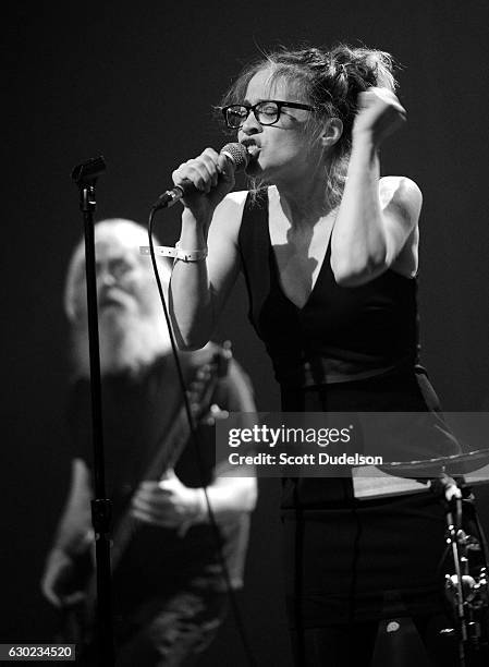 Apple Singer Fiona Apple 2016 Photos and Premium High Res Pictures - Getty Images
