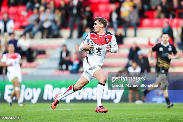 Toby Flood of Toulouse during the European Champions Cup match between Stade Toulousain and Zebre at Stade Ernest Wallon on December 17, 2016 in...