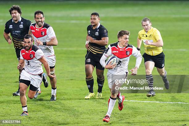 Toby Flood of Toulouse during the European Champions Cup match between Stade Toulousain and Zebre at Stade Ernest Wallon on December 17, 2016 in...
