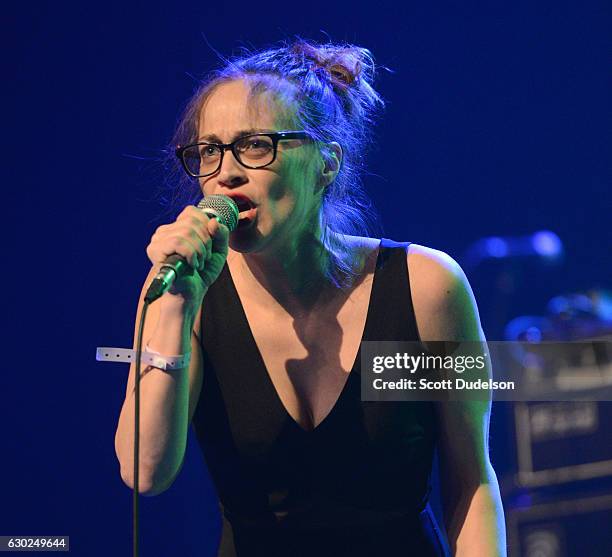 Apple Singer Fiona Apple 2016 Photos and Premium High Res Pictures - Getty Images