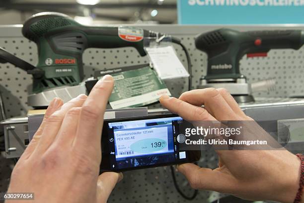 More and more buyers use in shops the mobile phone to make price comparisons on price comparison app's. The dealers then have the demage - and look...
