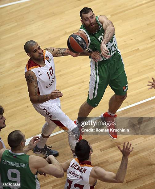 Kostas Kaimakoglou, #21 of Unics Kazan competes with Blake Schilb, #10 of Galatasaray Odeabank Istanbul during the 2016/2017 Turkish Airlines...