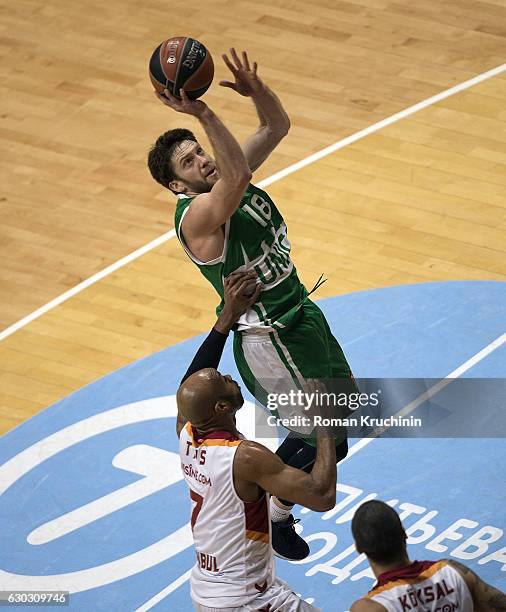 Evgeny Voronov, #18 of Unics Kazan competes with Alex Tyus, #7 of Galatasaray Odeabank Istanbul during the 2016/2017 Turkish Airlines EuroLeague...