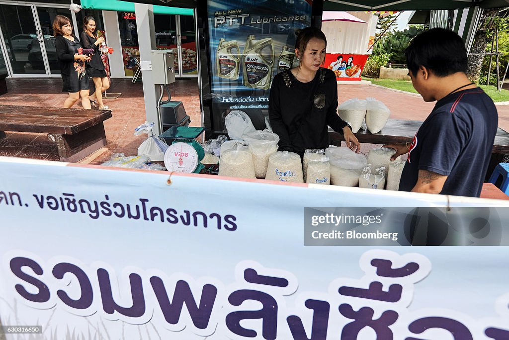 Rice Farmers Sell Crop At PTT Pcl Gas Stations In Nation Awash with Grain