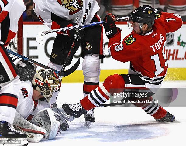 Mike Condon of the Ottawa Senators makes a save against Jonathan Toews of the Chicago Blackhawks at the United Center on December 20, 2016 in...