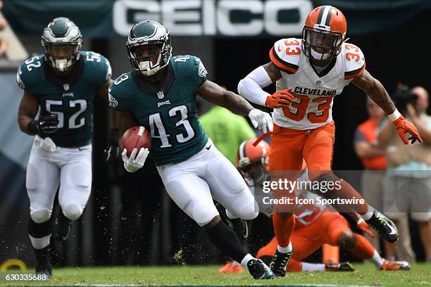 Philadelphia Eagles Running Back Darren Sproles [7757] runs the ball during a National Football League game between the Cleveland Browns and the...