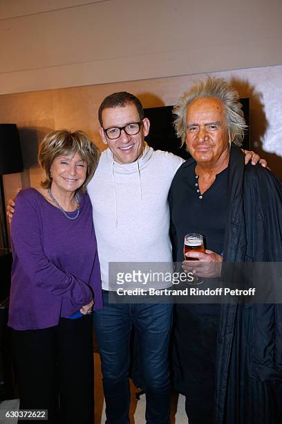 Humorist Dany Boon standing between Director Daniele Thompson and her husband Albert Koski pose Backstage after the triumph of the "Dany De Boon Des...