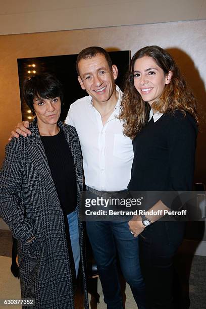 Humorists Florence Foresti, Dany Boon and his wife Yael pose Backstage after the triumph of the "Dany De Boon Des Hauts-De-France" Show at L'Olympia...