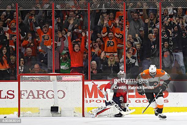 Wayne Simmonds of the Philadelphia Flyers reacts after scoring a goal on goalie Braden Holtby of the Washington Capitals during a shootout at Wells...