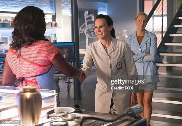 Pictured L-R: Lorraine Toussaint, guest star Carla Gallo and Anna Konkle in the "Half-Life & Havana Nights" episode of ROSEWOOD airing Thursday, Dec....