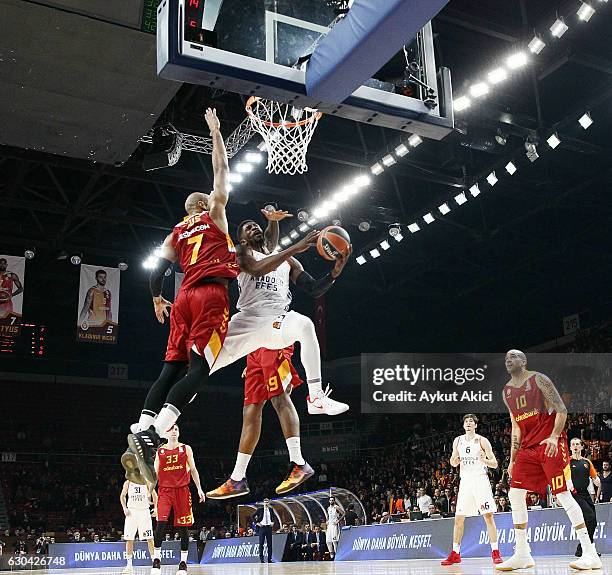 Paul Brandon, #33 of Anadolu Efes Istanbul competes with Alex Tyus, #7 of Galatasaray Odeabank Istanbul during the 2016/2017 Turkish Airlines...