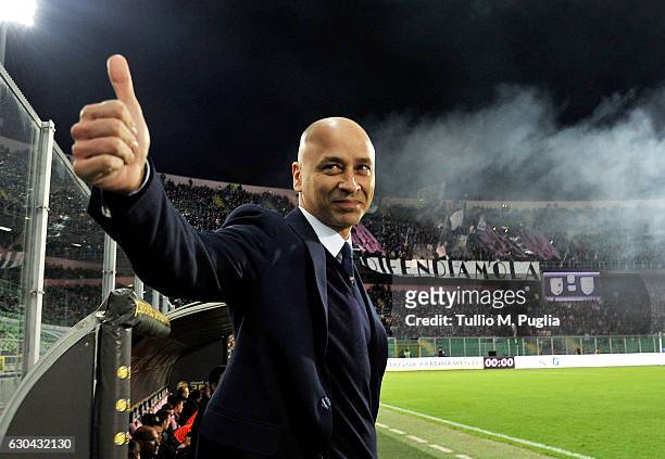 Head coach Eugenio Corini of Palermo greets supporters during the Serie A match between US Citta di Palermo and Pescara Calcio at Stadio Renzo...