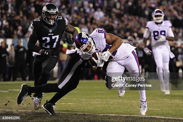 Sterling Shepard of the New York Giants scores a touchdown against Jaylen Watkins as Malcolm Jenkins, both of the Philadelphia Eagles, looks on, in...