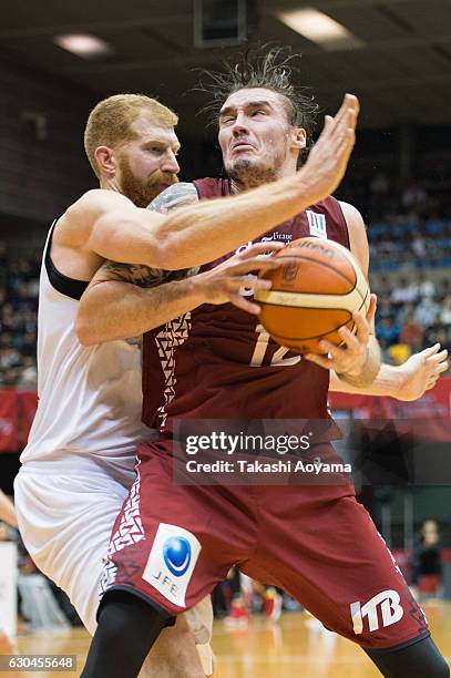 Ryan Spangler of the Kawasaki Brave Thunders and Andrew Naymick of the Alvark Tokyo battle under the boards during the B. League match between...