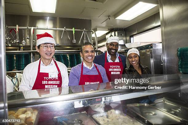 Cheol Lee, Antonio Villaraigosa and Mykelti Williamson attend the Los Angeles Mission Christmas Celebration on December 23, 2016 in Los Angeles,...