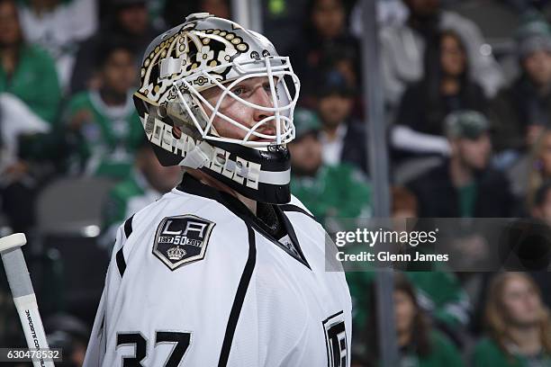 Jeff Zatkoff of the Los Angeles Kings tends goal against the Dallas Stars at the American Airlines Center on December 23, 2016 in Dallas, Texas.