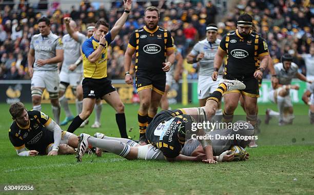 Dave Attwood of Bath dives over for their second try during the Aviva Premiership match between Wasps and Bath Rugby at The Ricoh Arena on December...