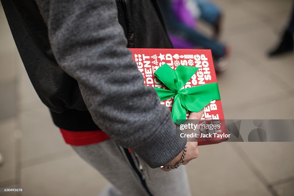 Londoners Shop On Christmas Eve For Last Minute Presents