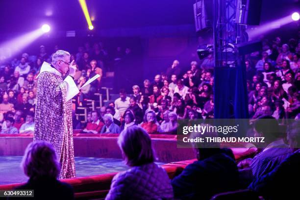 Father Jean Rouet celebrates Christmas mass in the Arlette Gruss circus tent in Bordeaux, southwestern France, on Christmas eve, December 24, 2016.