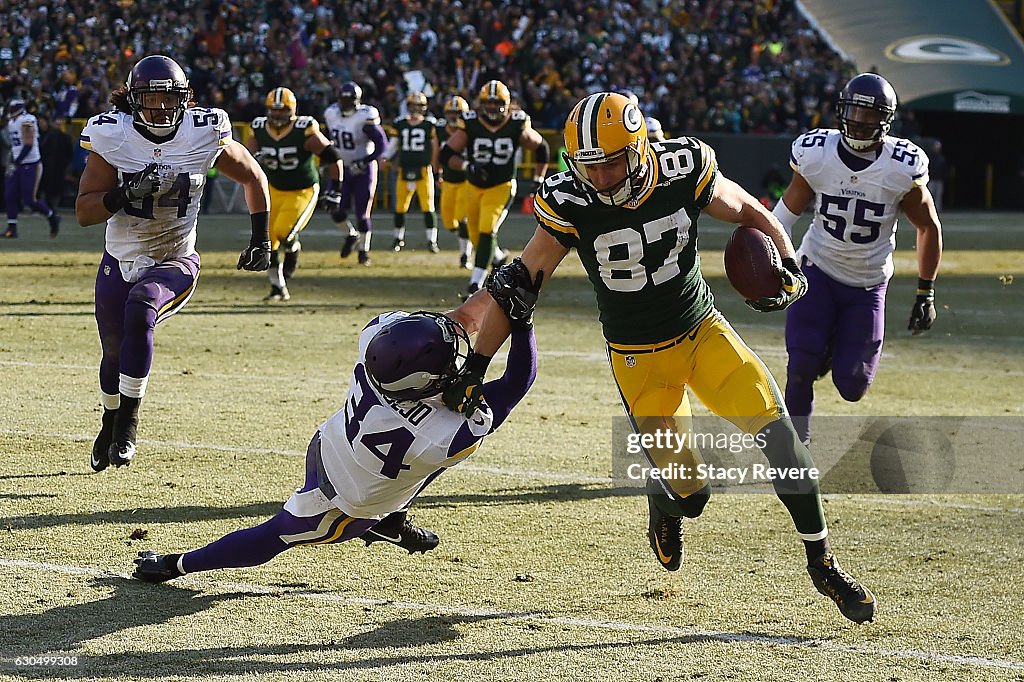 Minnesota Vikings v Green Bay Packers