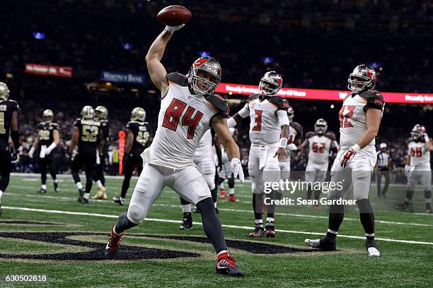 Cameron Brate of the Tampa Bay Buccaneers scores a touchdown against the New Orleans Saints at the Mercedes-Benz Superdome on December 24, 2016 in...